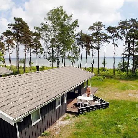 8 Person In Nexo-by Traum Snogebæk